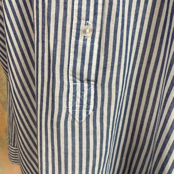 📌Hester & Orchard Classic Striped Button down Blouse with Roll up sleeves - Picture 5 of 16